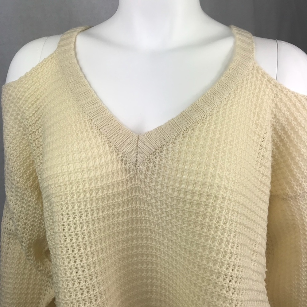 Cold Shoulder Sweater w Fringe - Picture 8 of 8